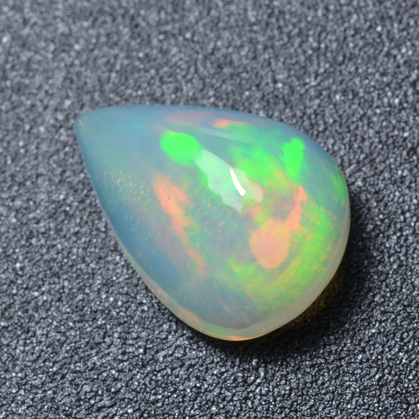 Opale Cabochon Poire 2,50ct - PASSOT GEMS