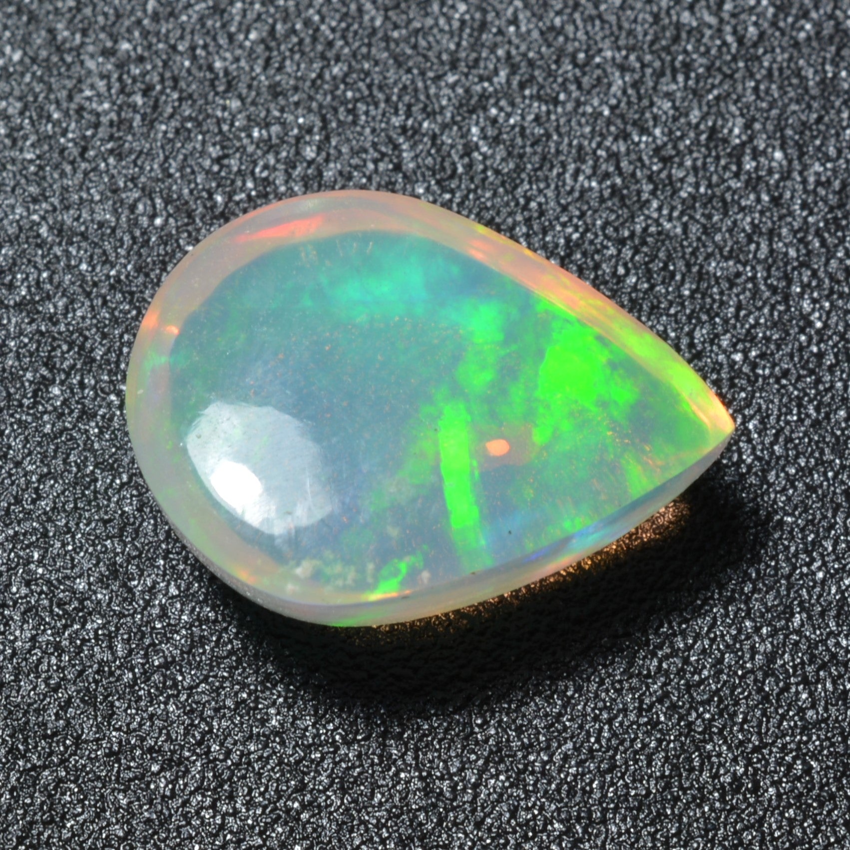 Opale Cabochon Poire 2,36ct - PASSOT GEMS