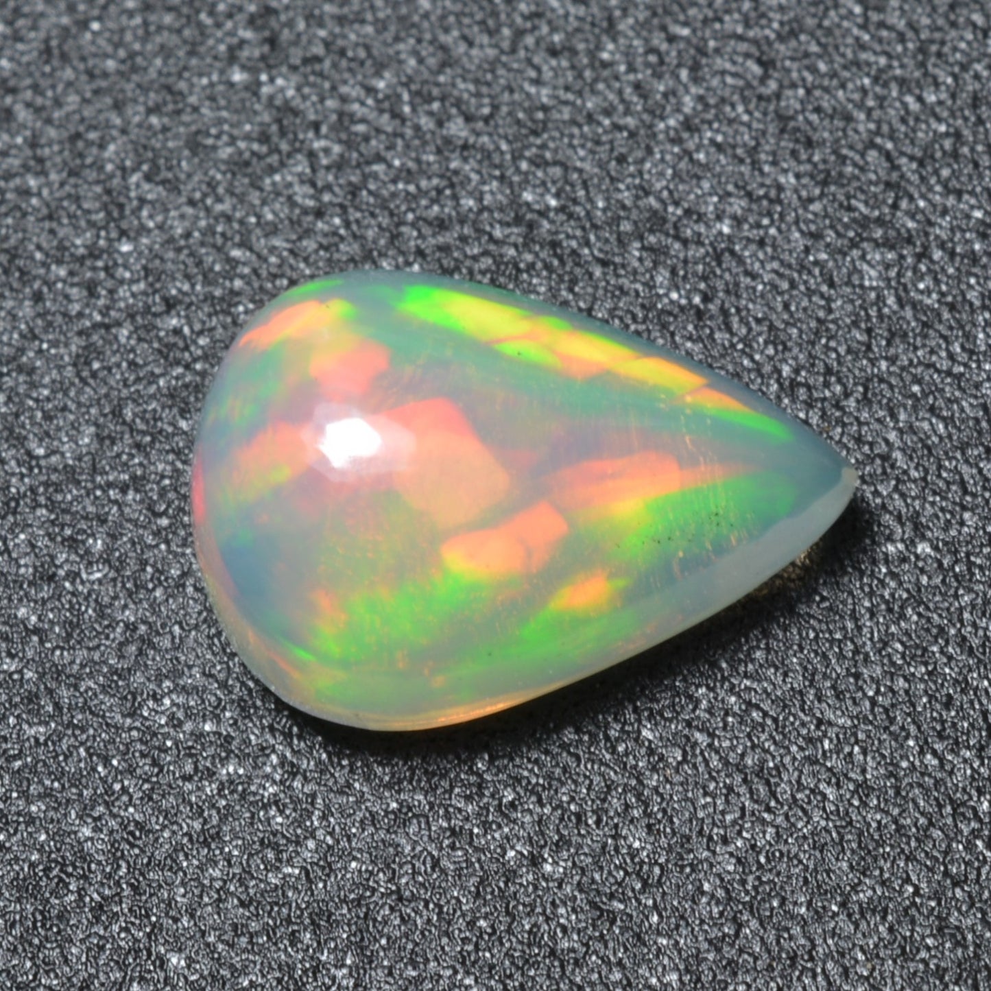 Opale Cabochon Poire 2,50ct - PASSOT GEMS