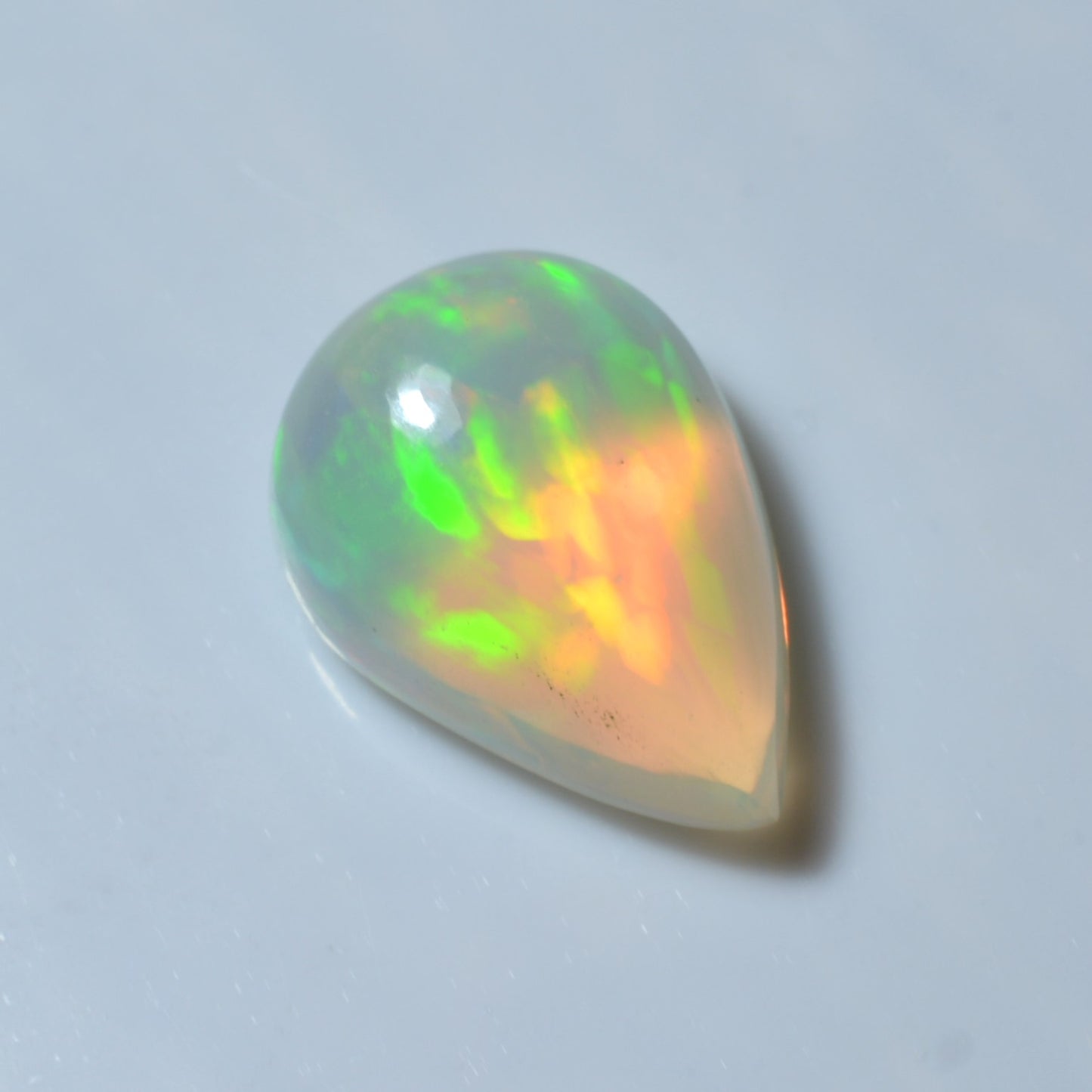 Opale Cabochon Poire 2,50ct - PASSOT GEMS