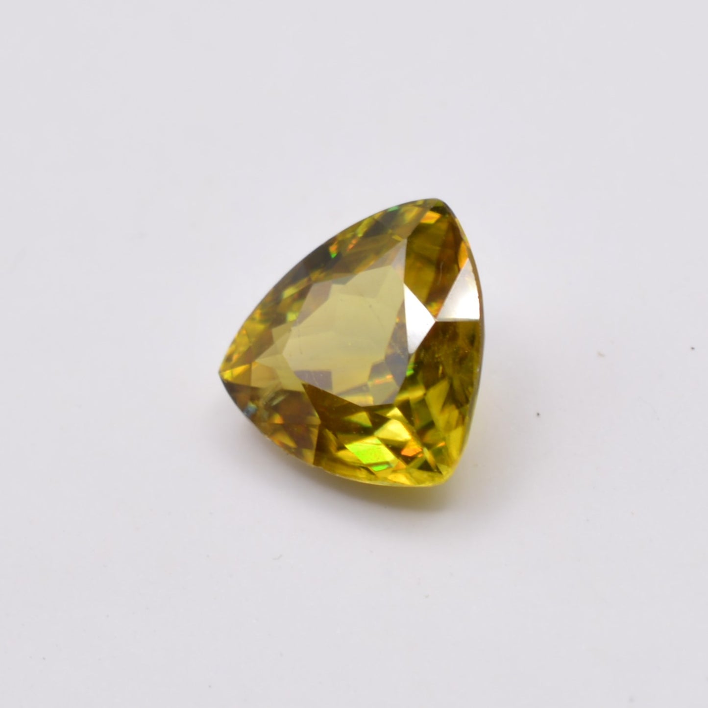 Sphène ou Titanite Trillion 1,40ct - pierre précieuse - gemme