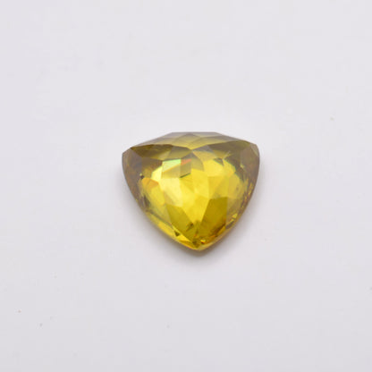 Sphène ou Titanite Trillion 1,40ct - pierre précieuse - gemme